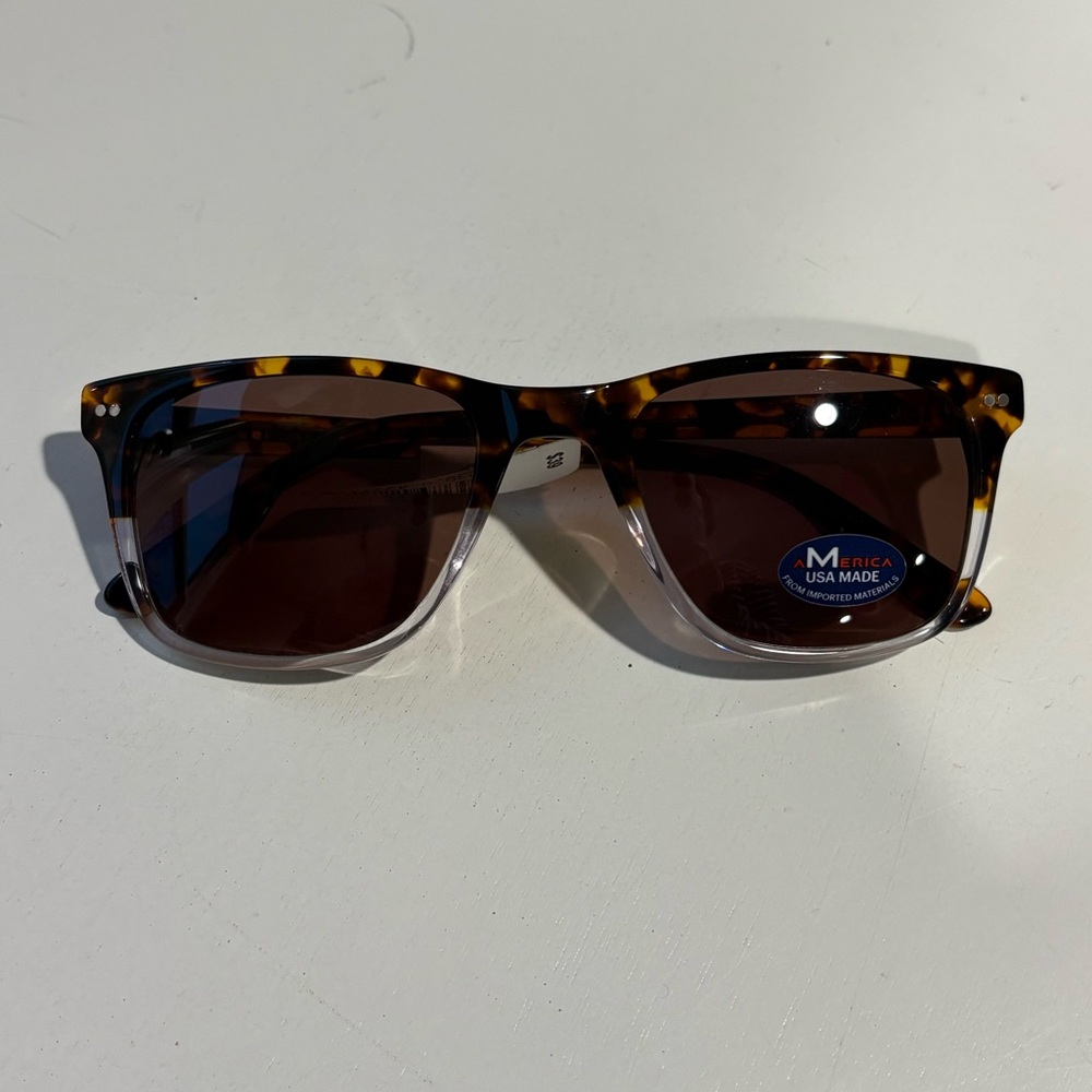 tortoise sunnies and crystal clear frame sunglasses